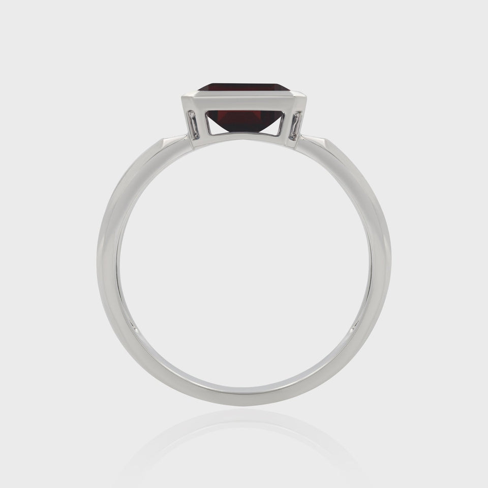 Heir Box Ring Garnet, White