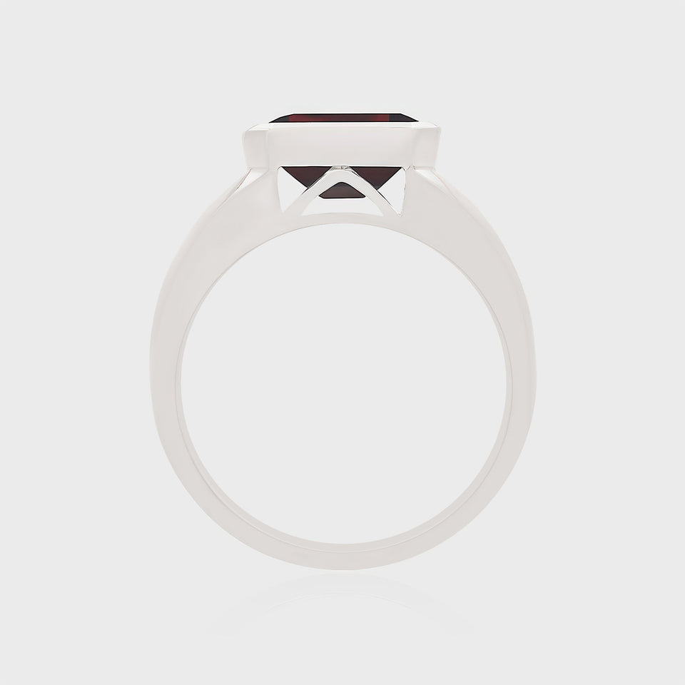 Heir Crimson Ring, White