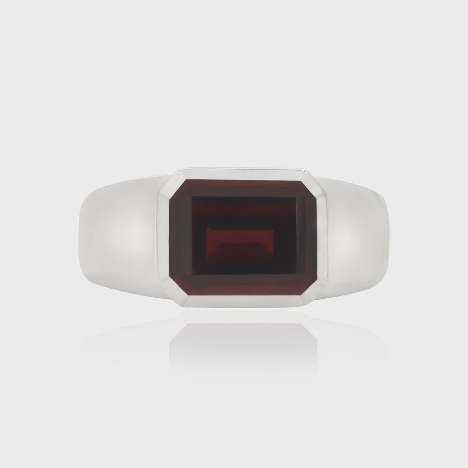 Heir Crimson Ring, White