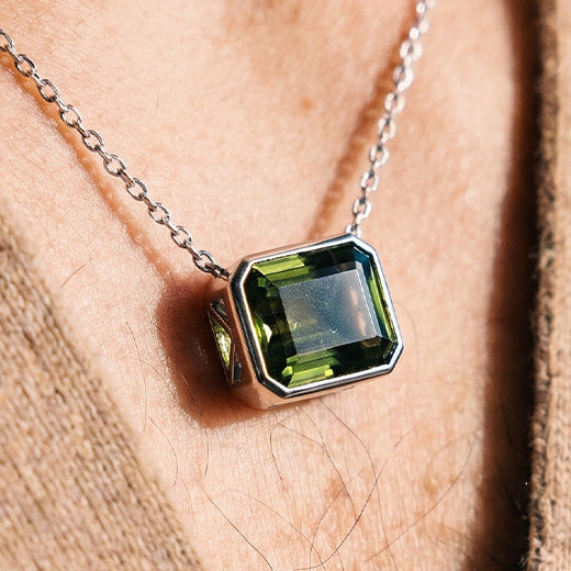 Heir Cue Necklace 