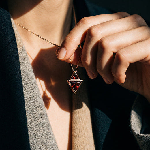 Heir Fang Necklace, Rose 