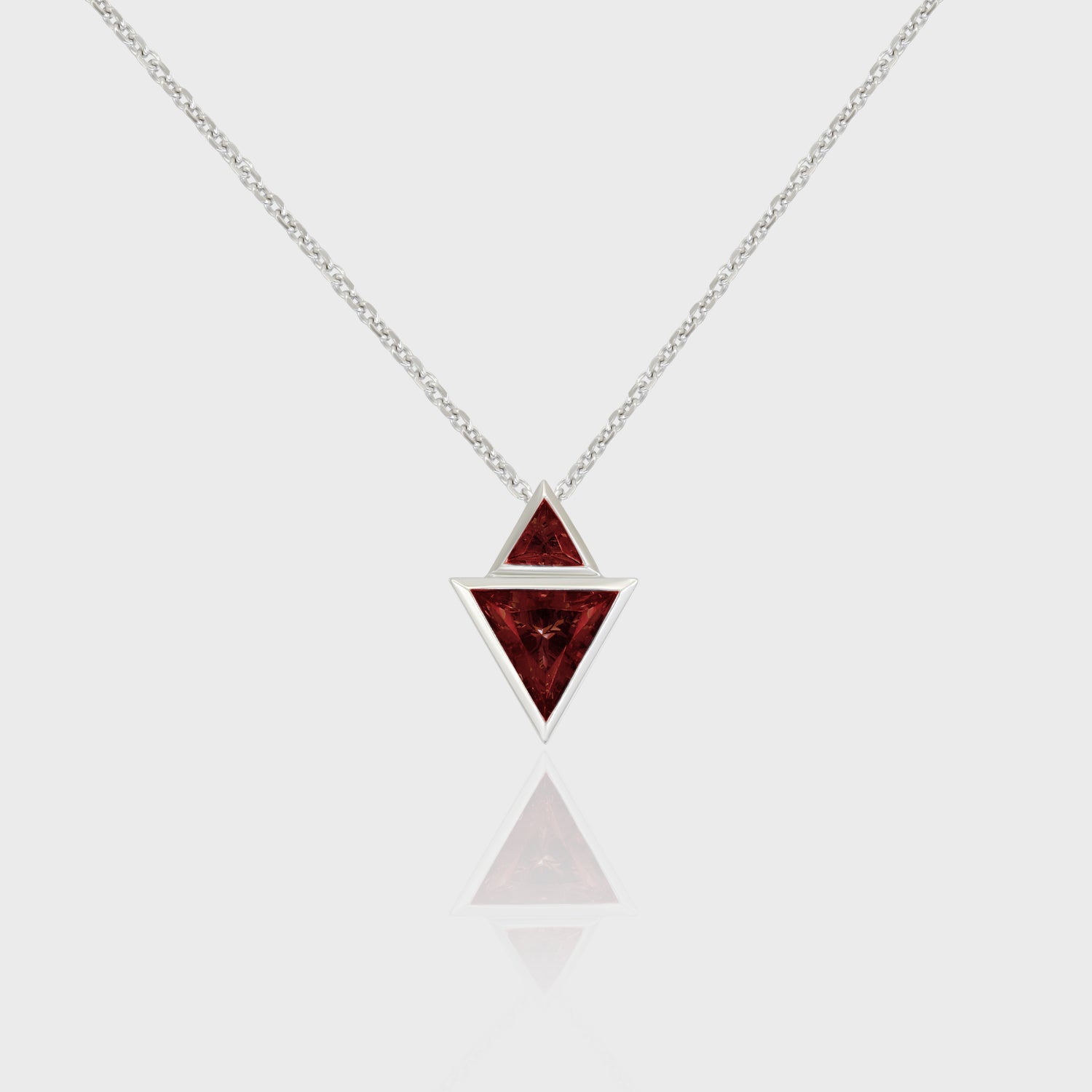 Heir Signum Necklace Garnet, White 