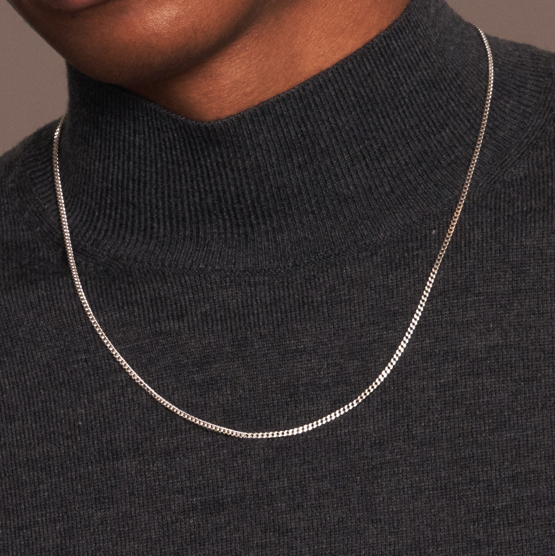 thin_curb_mens_chain_925_silver_on_model_9